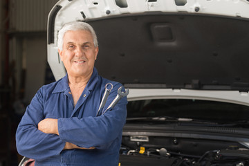 Mechanic in an automotive workshop