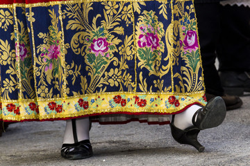 Wall Mural - CAGLIARI, ITALIA - MAGGIO 1, 2017: 361^ Processione Religiosa di Sant'Efisio - dettaglio di un costume tradizionale sardo femminile - Sardegna