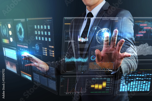 Foto businessman using transparency technology interface