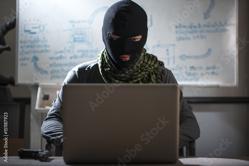 Cuadros en Lienzo Terrorist working on his computer