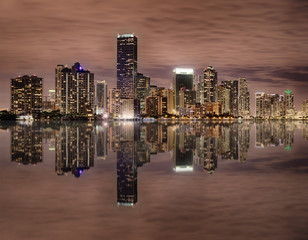 Fototapete - Miami bayfront skyline at night