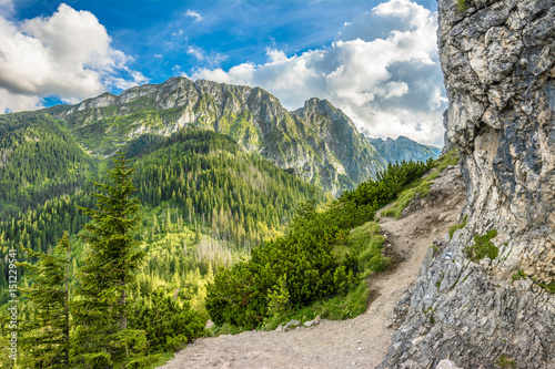 Obrazy Giewont  szczyt-gory-w-tatrach-widok-na-giewont-ze-szczytu-sarniej-skaly-lato-krajobraz