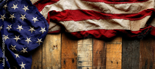 Fotomural Vintage red, white, and blue American flag for Memorial day or Veteran's day bac