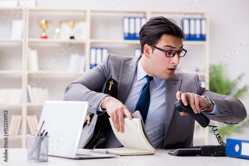Fotografía Businessman rushing in the office