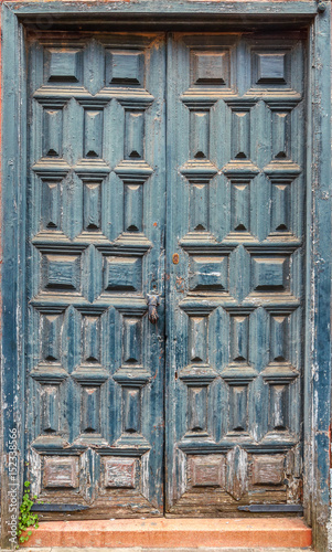 blekitne-stare-sredniowieczne-drzwi