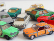 Verkehrschaos mit Oldtimern, Spielzeugautos der 1970er Jahre:
