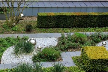 Roof garden with green plants and decorated with silver balls; which balls