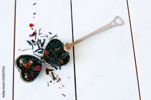 Fotografia, Obraz Loose Leaf Black and Herbal Tea with Metal Infuser