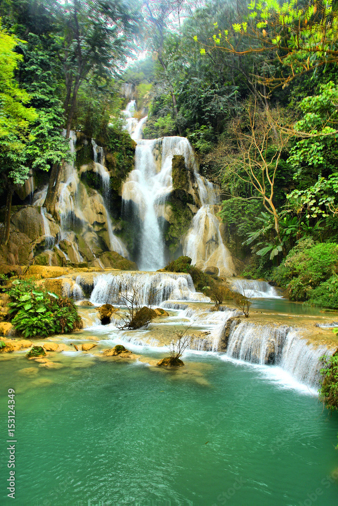The Kuang Si Falls south of Luang Prabang, Laos
 - obrazy, fototapety, plakaty 