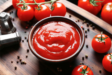 Wall Mural - Delicious ketchup in bowl with ingredients on tray, closeup