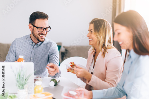 Fotografía Work team having lunch break