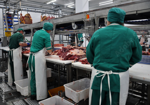 Fotomural Employees working on the line separated meat shop beef