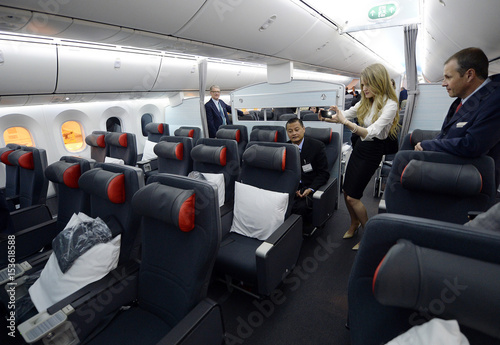 People Tour The Air Canada S Boeing 787 Dreamliner Premium