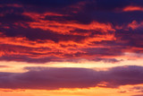 Fototapeta Zachód słońca - chmury na niebie przy zachodzie słońca