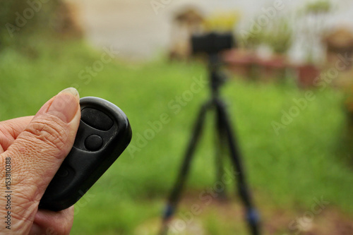 Fotomural Use the remote to press the self-portraits.