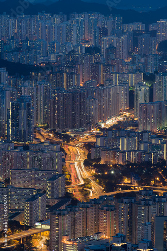 Plakat Hong Kong miasta widok z latarnią uliczną od szczytu przy nocą
