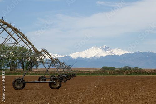 Fotomural Pivot Irrigation System in a farming field with Longs Peak Mountain in the backg