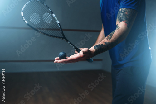  Fototapeta Squash   mezczyzna-gracz-w-squasha-szkolenia-na-korcie-kryty
