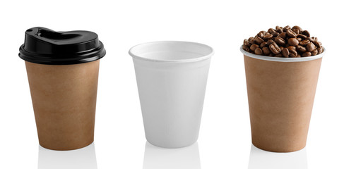 Wall Mural - paper coffee cups isolated on white