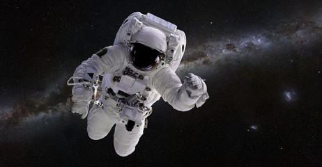 astronaut in front of the milky way galaxy