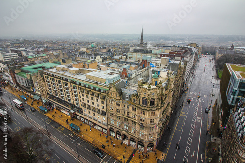 Plakat Widok z lotu ptaka w Edynburg mieście na chmurnym dniu