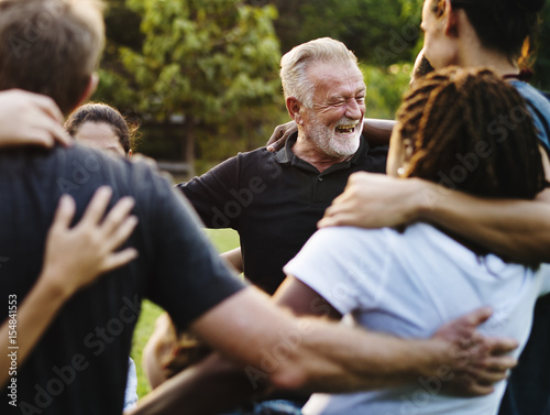 Fotomural Happiness group of people huddle and smiling together