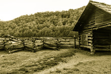 Pioneer Cabin. Historic Pioneer Cabin At The Ocanulaftee Visitors Center In The Great Smoky Mountains National Park. This Is A Public Building In A National Park And Not A Privately Owned Residence.
