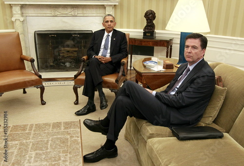 obama oval büro trump's us president barack obama sits with fbi director james comey in the oval office washington obama oval büro trump's us president barack obama sits with fbi director james comey in the oval office washington