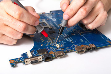 Poster - Laptop motherboard testing in service center