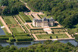 Vue aérienne d'un joli château près de Paris