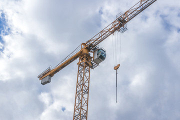 Construction crane