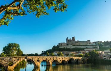 Wall Mural - Pont Vieux et la Cathédrale Saint-Nazaire à Béziers, Hérault, Occitanie en France