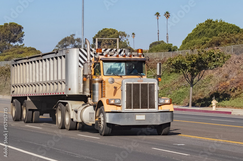 Obraz Dibond Truck on the road