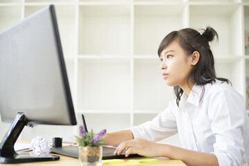 Leinwandbilder - Graphic designer using graphics tablet and computer in the office
