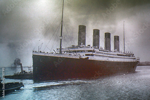 Valokuva  Titanic on an old photo, Belfast, Northern Ireland