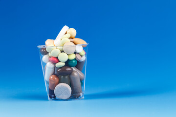 Sticker - Tablets and capsules, vitamins, micro elements, analgesics and antibiotics