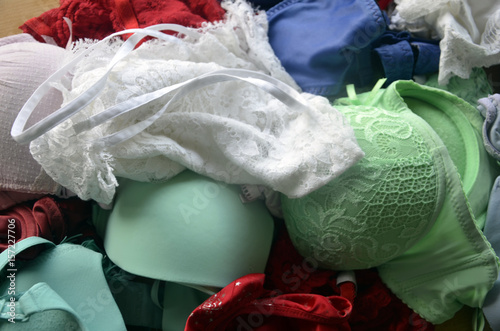 Fotografie, Obraz Sous-vêtements fantaisie de couleur en vrac