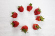 Erdbeeren bilden einen Kreis
