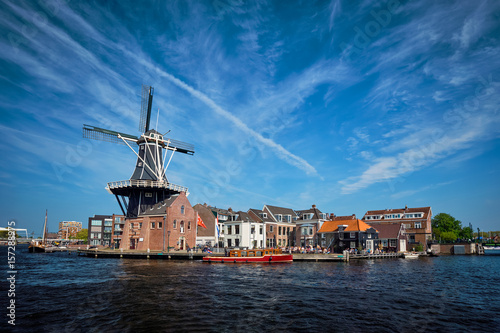 Fotografija Harlem landmark windmill De Adriaan on Spaarne river. Harlem,