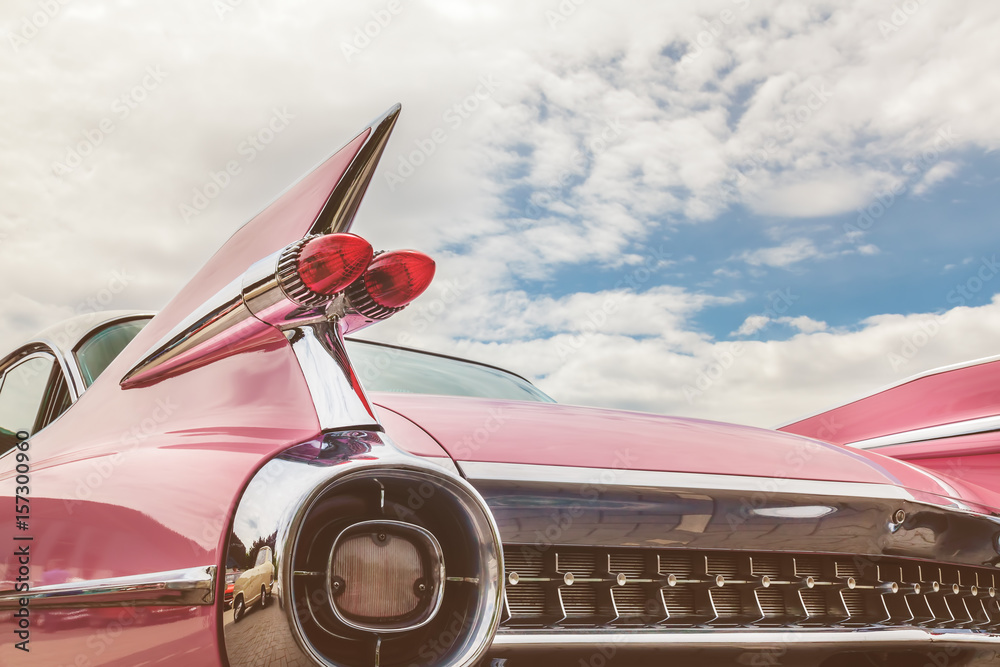 Rear end of a pink classic car - obrazy, fototapety, plakaty 