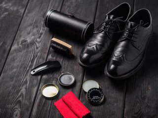 Shoe polish set with black boots