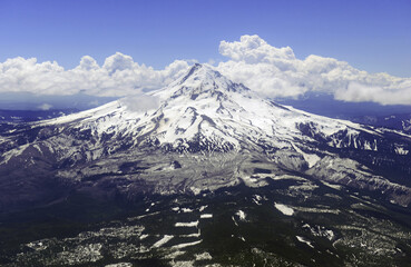  Snow covered Mount Hood, a volcano in the Cascade Mountains in Oregon popular for hiking, climbing, snowboarding and skiing, despite the risks of avalanche, crevasses and volatile weather on the peak.