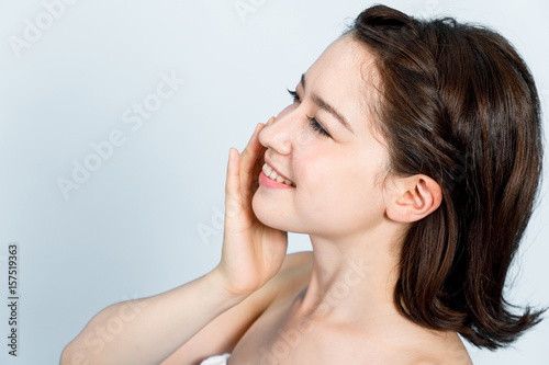 Fotografía young caucasian woman portrait on white background