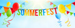 Bunte Girlande mit Buchstaben, Luftballons und sonnigem Himmel - Sommerfest