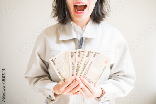 お金を持つ女性作業員 Buy This Stock Photo And Explore Similar Images At Adobe Stock Adobe Stock