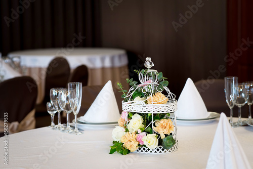 Fényképezés Wedding banquet table restaurant with flowers in birdcage