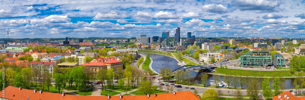 Obraz na płótnie Panoramic view of Vilnius old town cityscape and river. Lithuania. w salonie