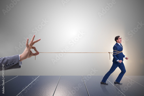 Fotomural Staff retention concept with employee tied up