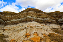 Drumheller, Badlands At The Dinosaur Provincial Park In Alberta, Where Rich Deposits Of Fossils And Dinosaur Bones Have Been Found. The Park Is Now An UNESCO World Heritage Site.