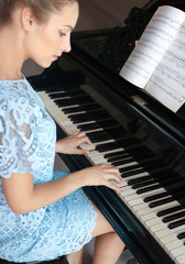 Canvas Print - Beautiful woman playing piano